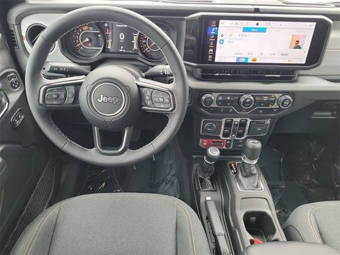 Used 2025 Jeep Wrangler Willys image 18