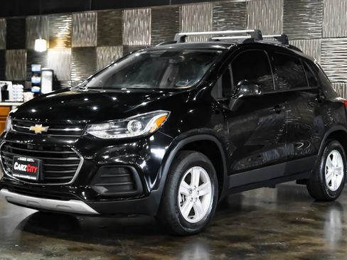 Used 2022 Chevrolet Trax LT w/ LT Convenience Package AWD/4WD image 6