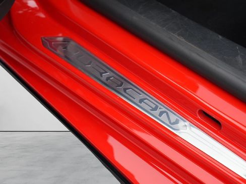 Used 2021 Lamborghini Huracan EVO RWD image 24