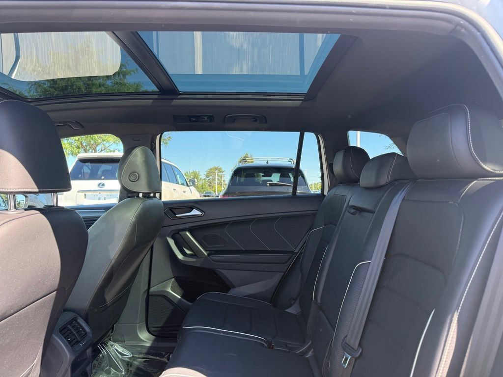 Used 2022 Volkswagen Tiguan SEL R-Line AWD/4WD image 15