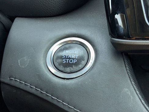 Used 2021 Toyota Highlander XLE FWD image 28