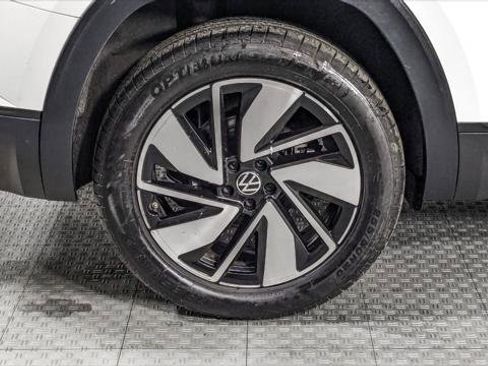 Used 2024 Volkswagen Atlas SE FWD image 34