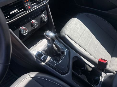 Used 2022 Volkswagen Taos SE image 24