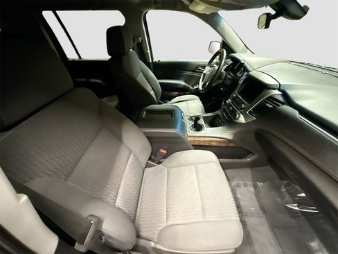 Used 2019 Chevrolet Suburban LS w/ All-Season Package image 29