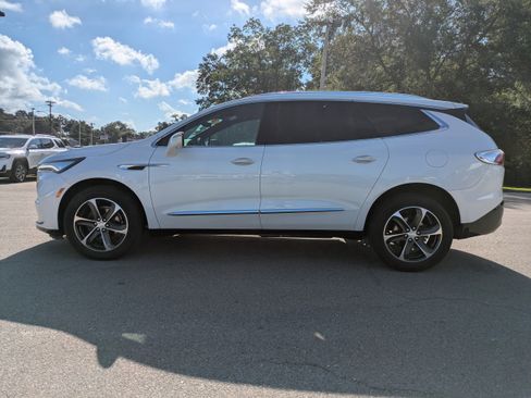 Used 2022 Buick Enclave Essence w/ Sport Touring Edition image 8