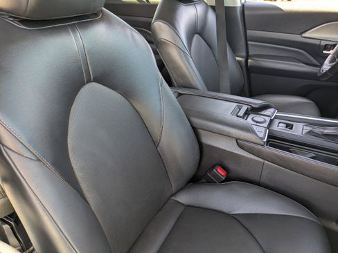 Used 2024 Toyota Grand Highlander XLE FWD image 11