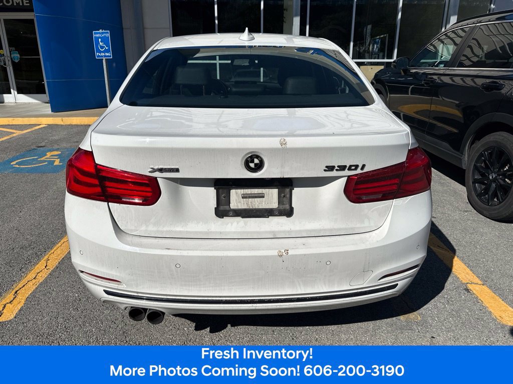 Used 2018 BMW 330i xDrive Sedan AWD/4WD image 4