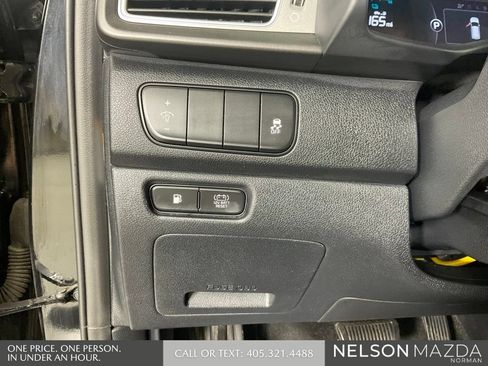 Used 2017 Kia Niro FE FWD image 40