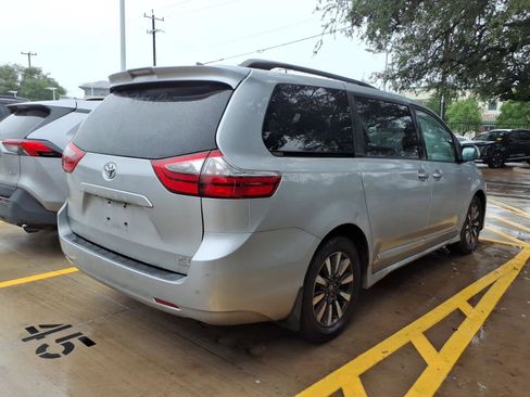 Used 2020 Toyota Sienna XLE w/ XLE Navigation Package AWD/4WD image 5