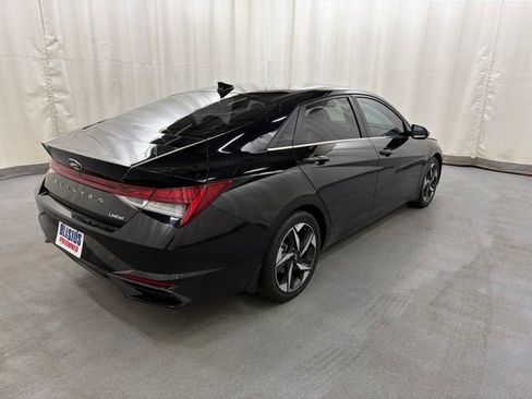 Used 2022 Hyundai Elantra Limited w/ Cargo Package FWD image 6
