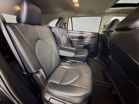 Used 2023 Toyota Highlander Limited image 30