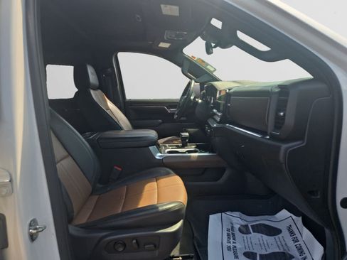 Used 2024 Chevrolet Silverado 1500 High Country w/ High Country Premium Package AWD/4WD image 15