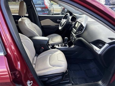 Used 2017 Jeep Cherokee Limited image 9
