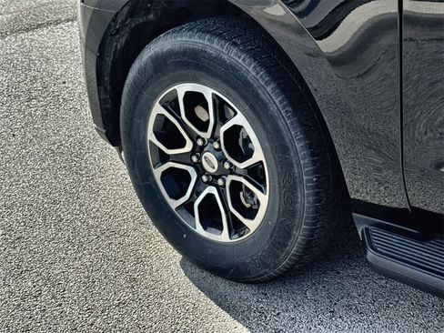 Used 2024 Ford Expedition XLT image 10