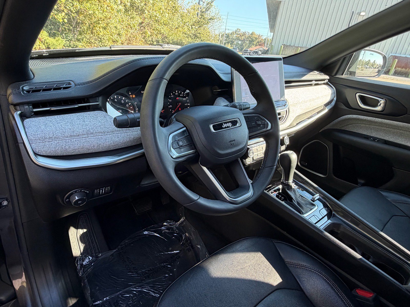 Used 2023 Jeep Compass Latitude w/ Sun and Sound Group AWD/4WD image 24