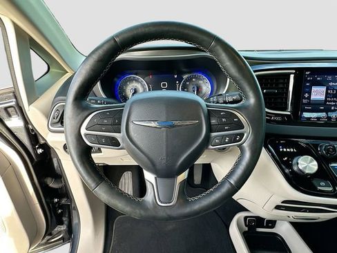 Used 2020 Chrysler Pacifica Touring-L Plus w/ Advanced Safetytec Group image 11