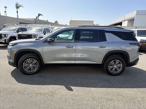 Used 2025 Chevrolet Traverse LT AWD/4WD image 7
