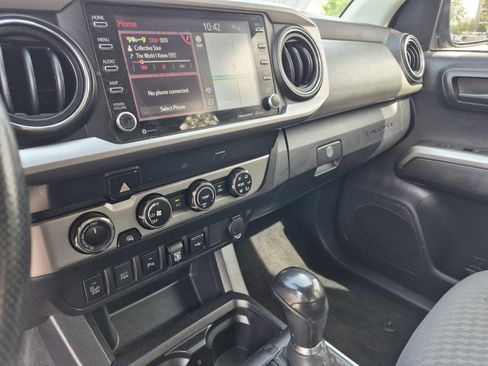 Used 2020 Toyota Tacoma SR5 AWD/4WD image 11