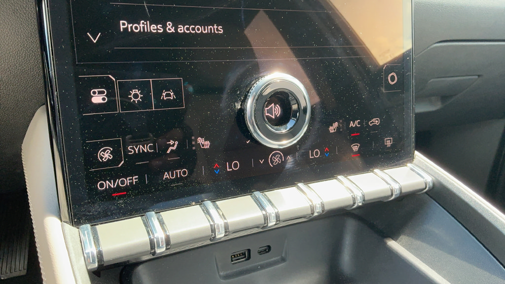 Used 2025 GMC Terrain Elevation w/ Elevation Premium Package FWD image 16