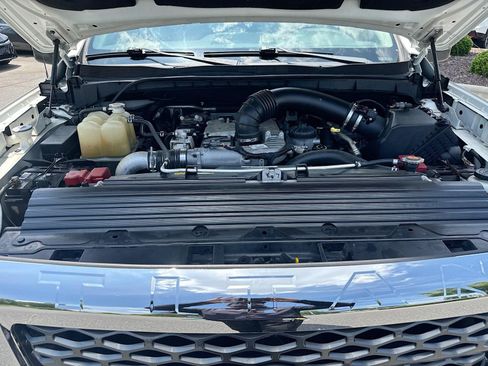Used 2017 Nissan Titan SV AWD/4WD image 23