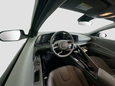 Used 2025 Hyundai Elantra SE FWD image 18