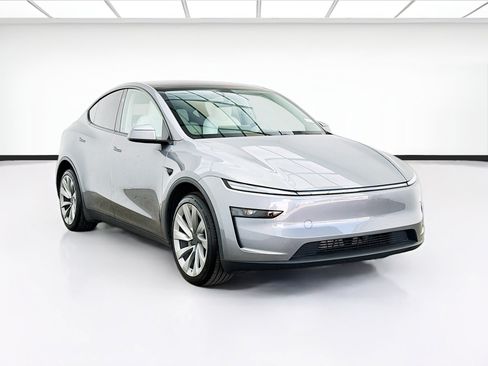 Used 2026 Tesla Model Y 2WD image 3