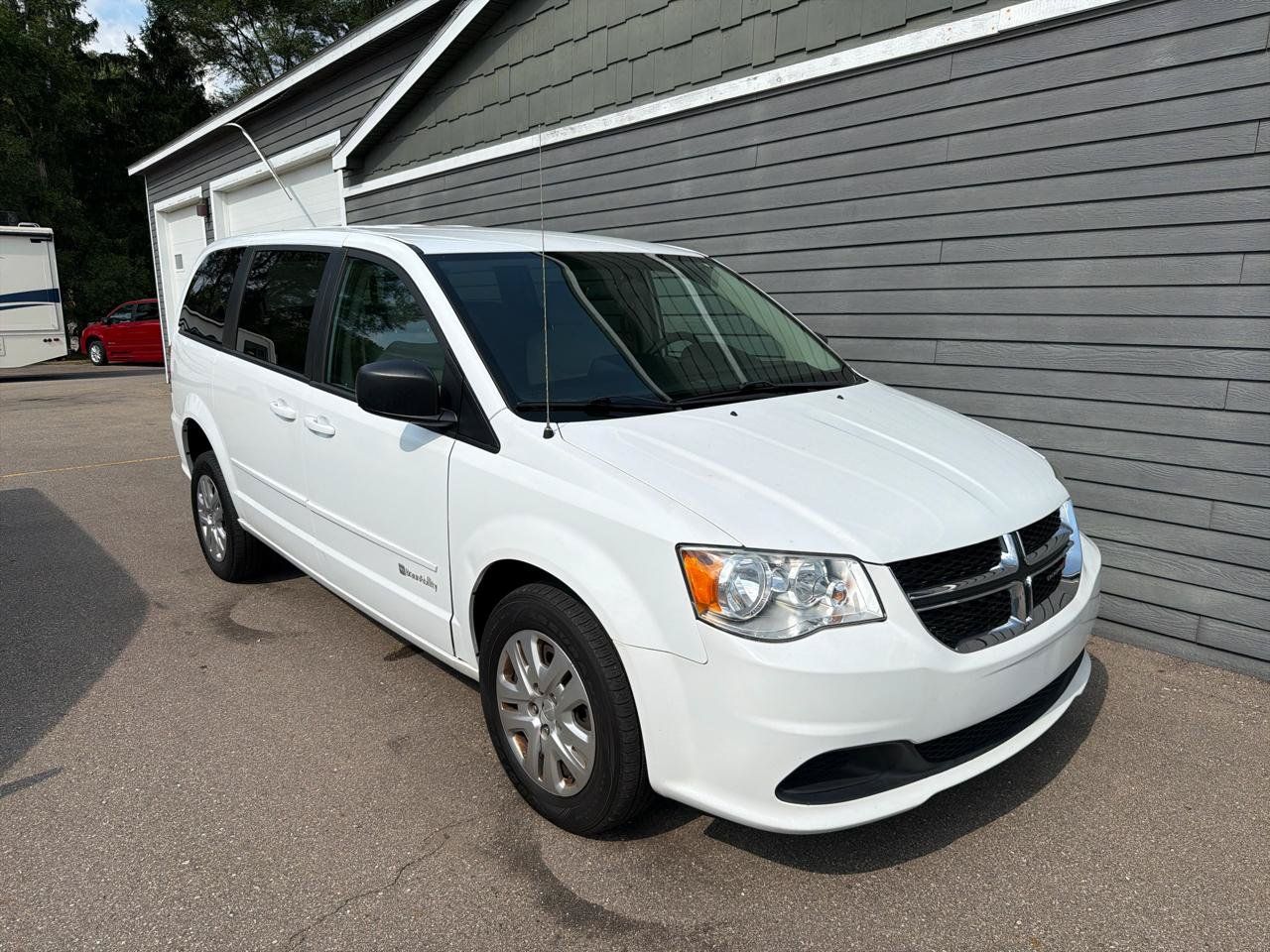 Used 2017 Dodge Grand Caravan SE w/ Power Window Group FWD image 9