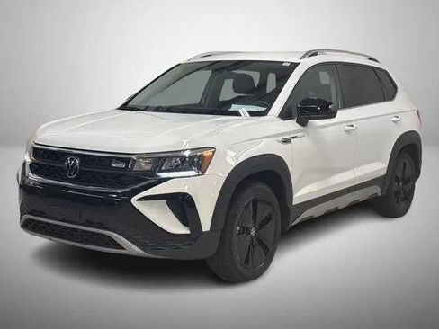 Used 2023 Volkswagen Taos SE w/ Black Wheel Package image 1