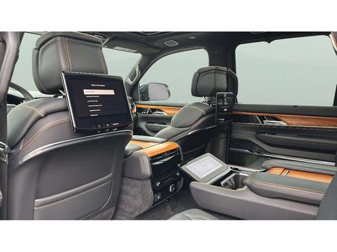 Used 2025 Jeep Grand Wagoneer L Series III w/ Rear Seat Video Group 1 AWD/4WD image 18