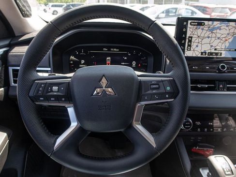 New 2025 Mitsubishi Outlander AWD image 31