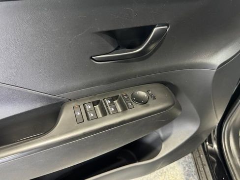 Used 2025 Hyundai Kona SEL AWD/4WD image 6