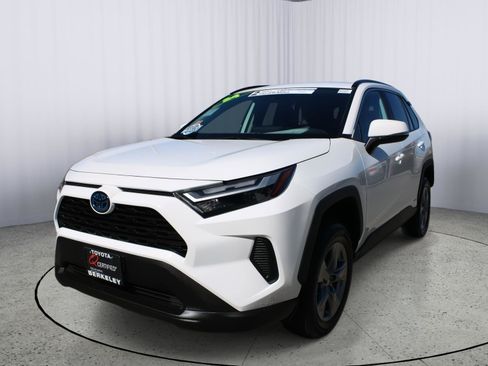 Used 2024 Toyota RAV4 LE AWD/4WD image 4
