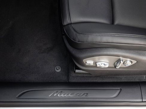 Used 2026 Porsche Macan image 20