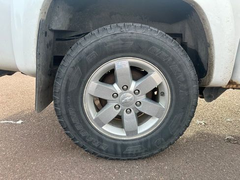 Used 2010 Chevrolet Colorado LT image 37