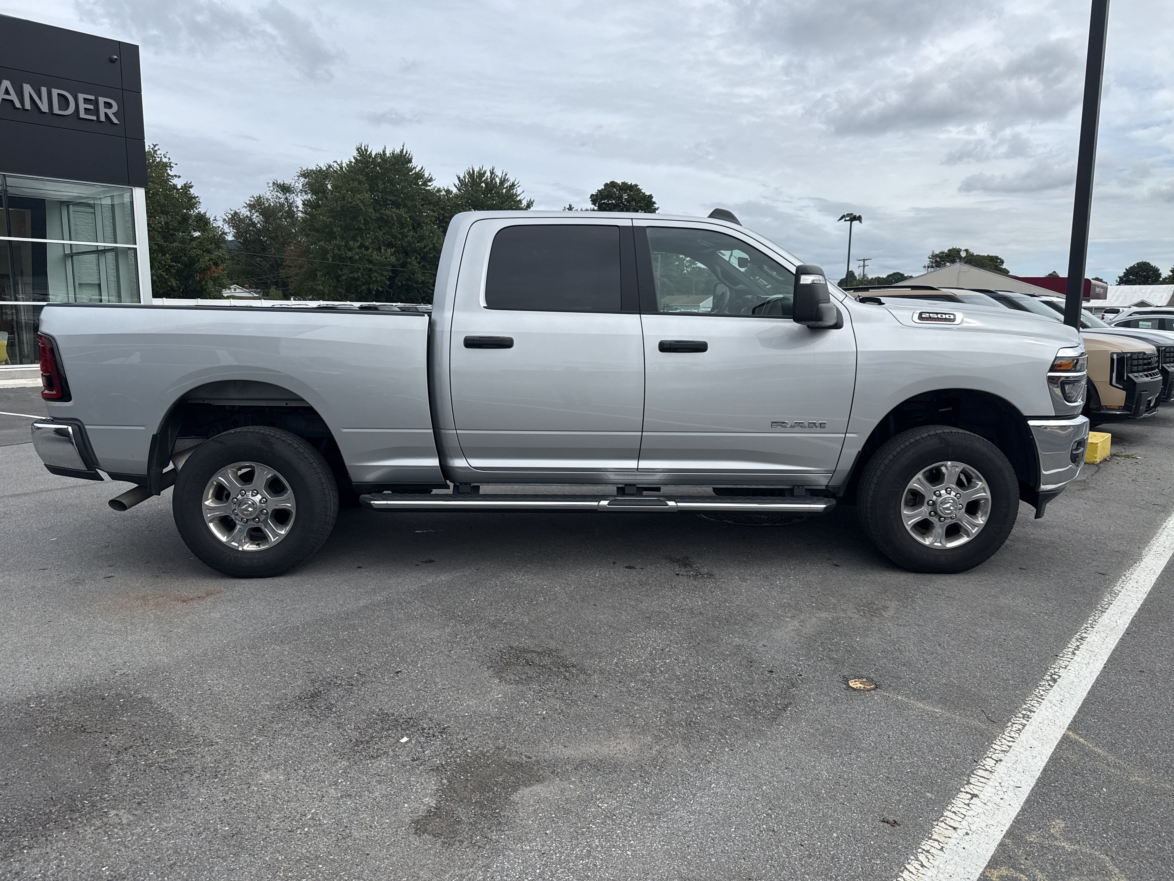 Used 2026 RAM 2500 Big Horn AWD/4WD image 2