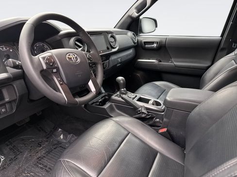 Used 2019 Toyota Tacoma TRD Sport AWD/4WD image 10