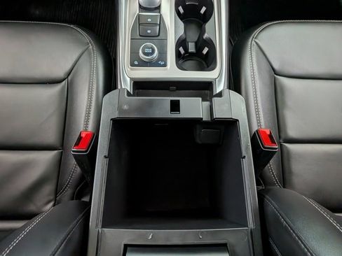 Used 2023 Ford Explorer XLT w/ Equipment Group 202A image 38