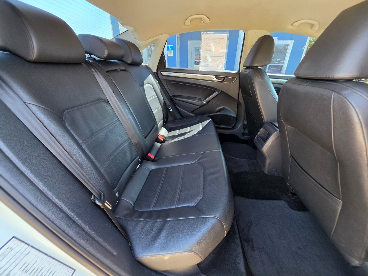 Used 2018 Volkswagen Passat 2.0T R-Line FWD image 25