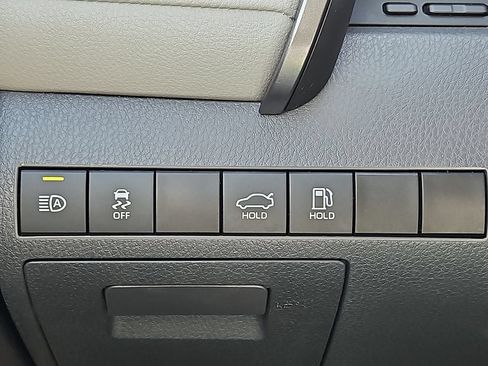 Used 2022 Toyota Camry LE FWD image 23
