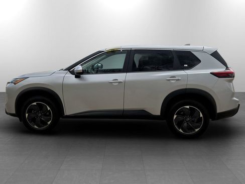 Used 2024 Nissan Rogue SV FWD image 10