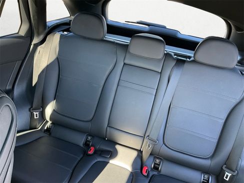 Used 2024 Mercedes-Benz GLC 300 4MATIC image 9