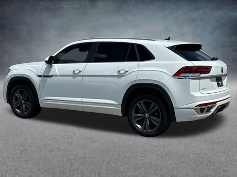 Used 2021 Volkswagen Atlas Cross Sport SE w/ Panoramic Sunroof Package FWD image 3