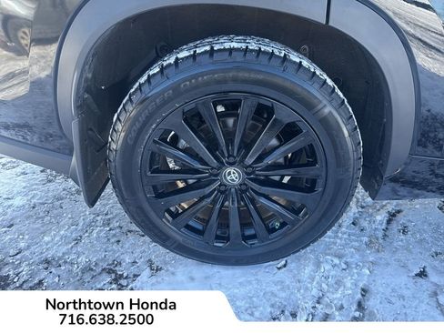 Used 2023 Toyota Highlander L image 13