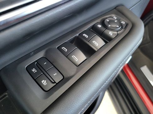 Used 2024 GMC Yukon XL SLT w/ SLT Luxury Package image 22