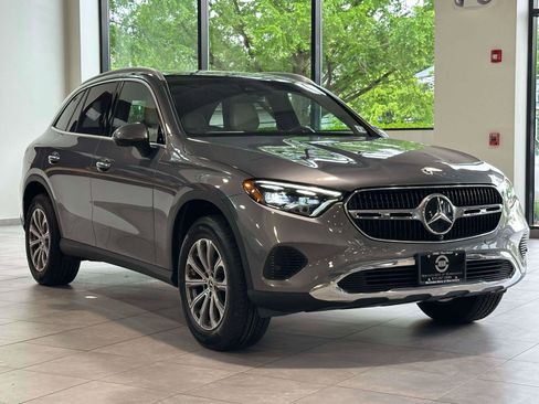 Used 2023 Mercedes-Benz GLC 300 4MATIC image 2