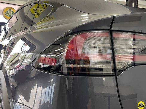 Used 2022 Tesla Model X image 15