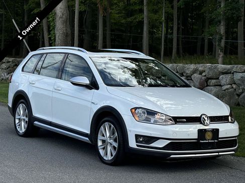 Used 2017 Volkswagen Golf Alltrack AWD/4WD image 1