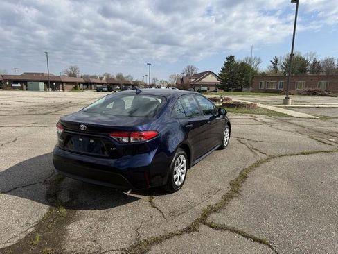 Used 2025 Toyota Corolla LE FWD image 4