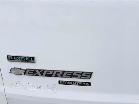 Used 2011 Chevrolet Express 2500 RWD image 31