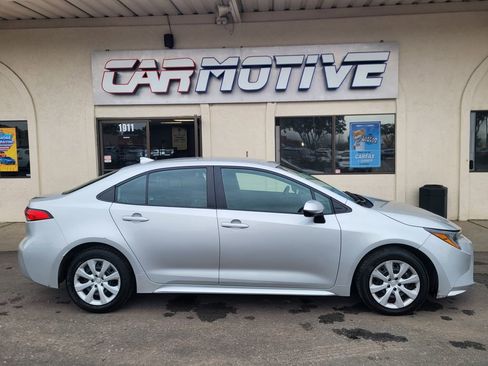 Used 2024 Toyota Corolla LE image 2